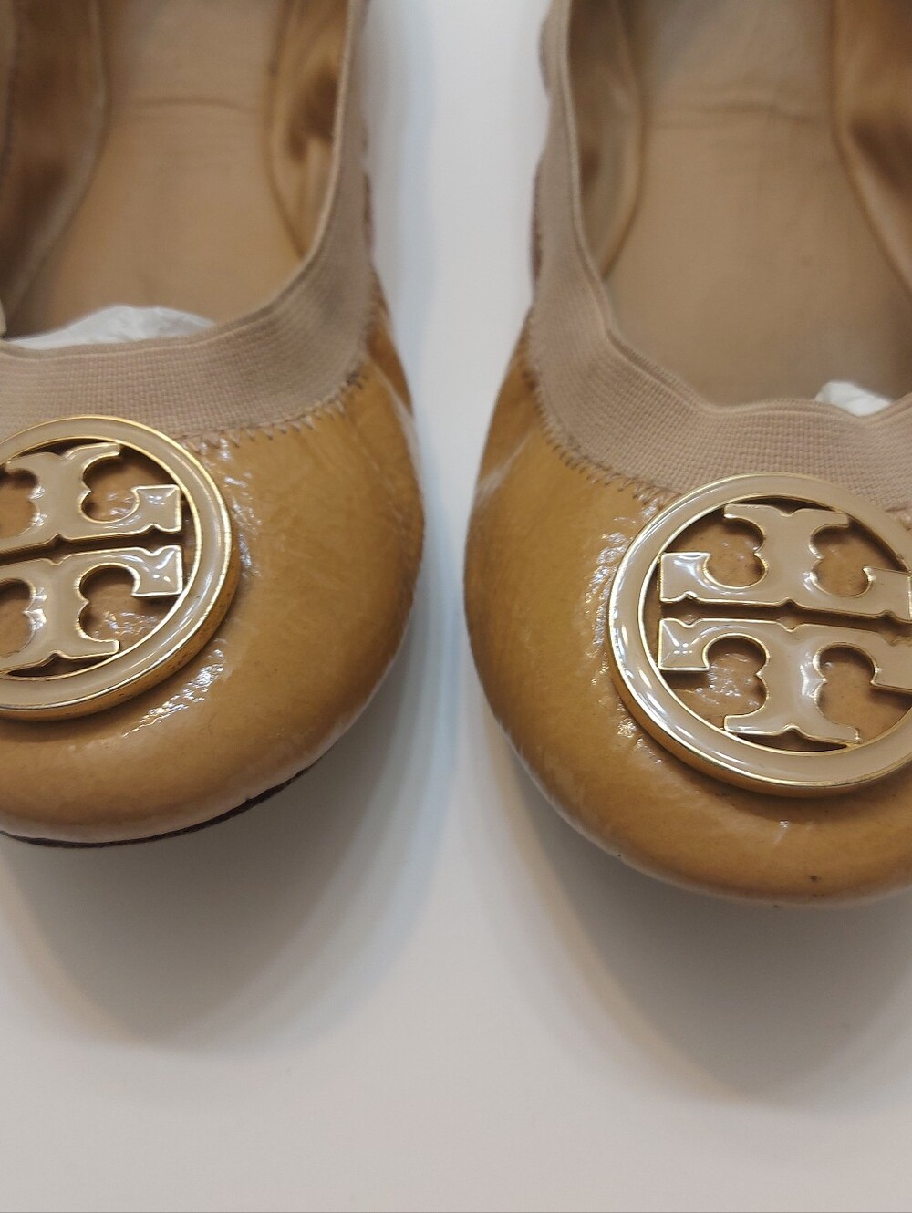 Tory Burch Caramel Tan Patent Leather Logo Ballet Flats - Picture 2 of 4